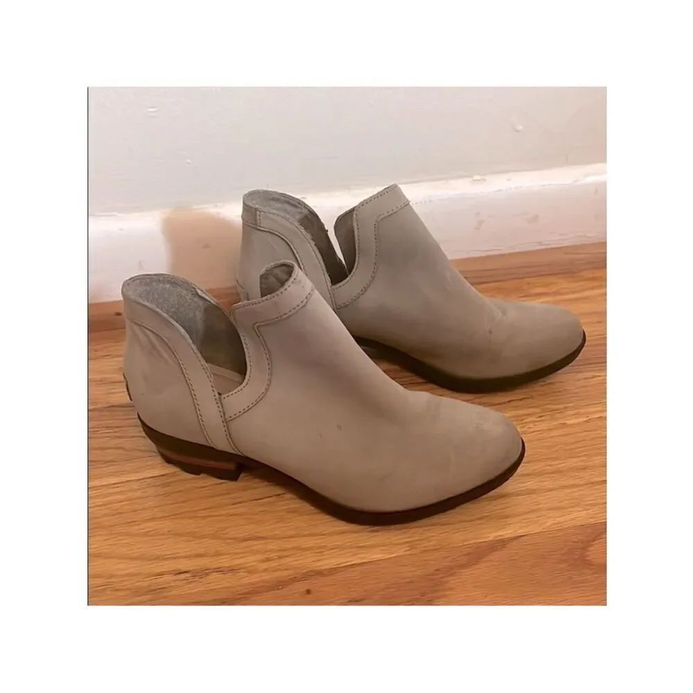 Sorel Gray Ankle Boots with Elastic Panels size 7